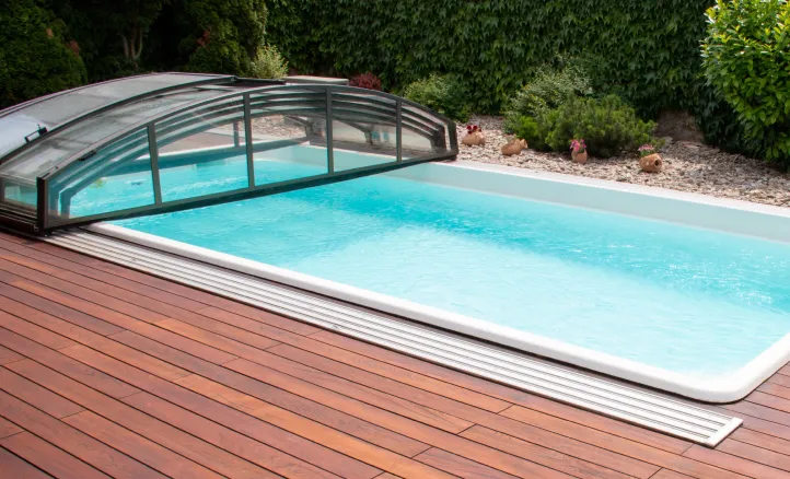 Терраса вокруг бассейна